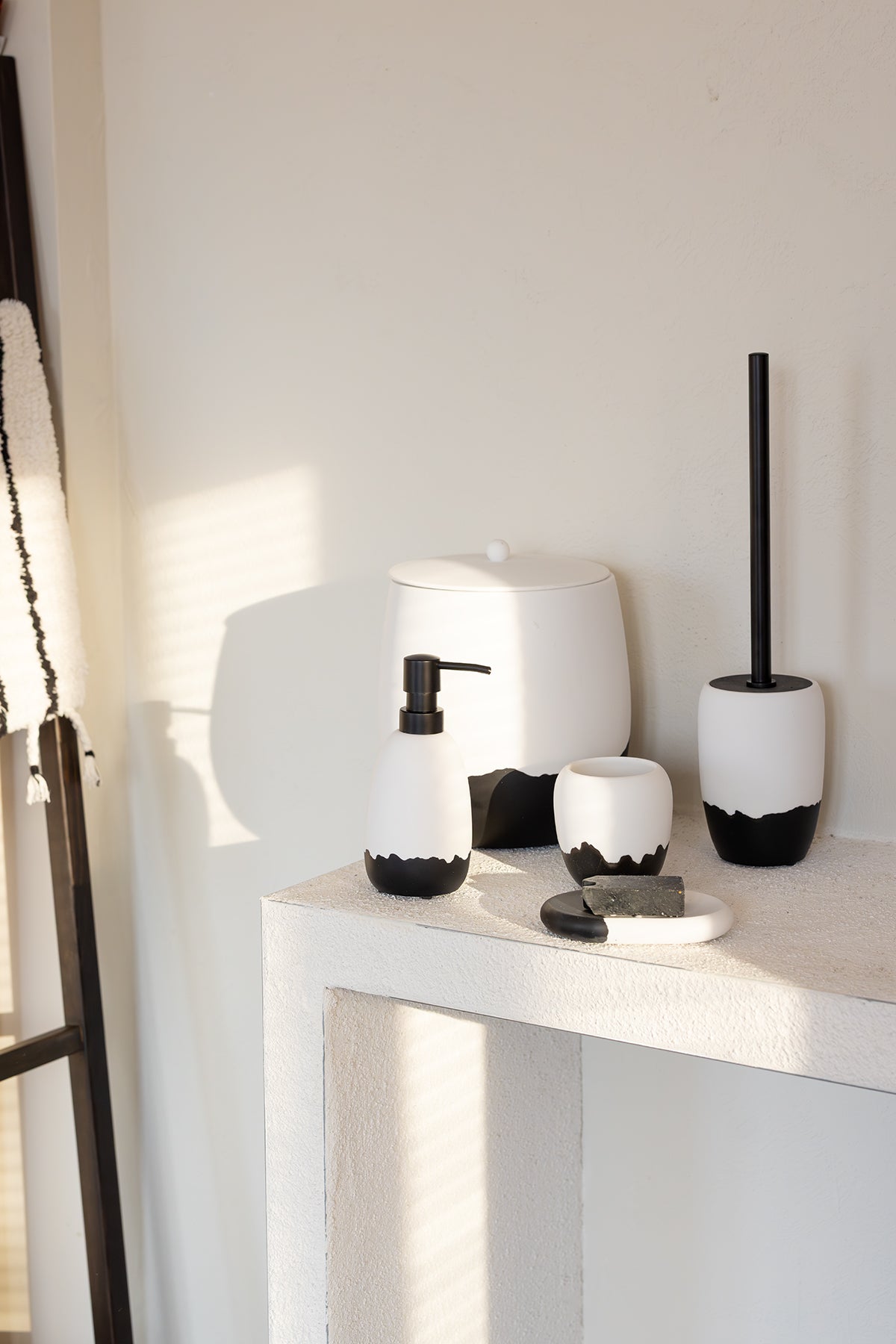 Shadow 5 Parça Banyo Seti Siyah