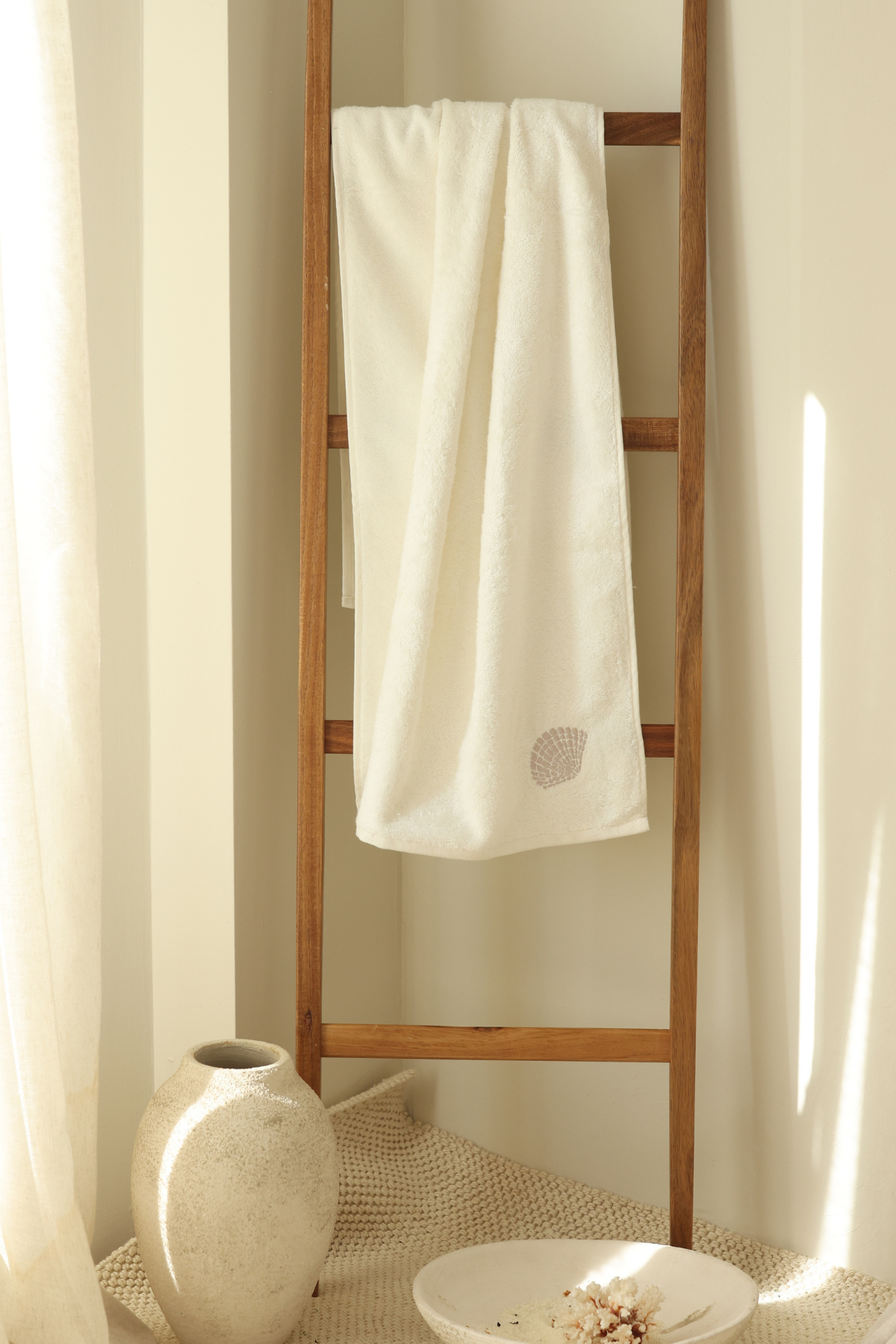 Sedef Bambu Nakışlı Banyo Havlusu 70x140 cm Ekru