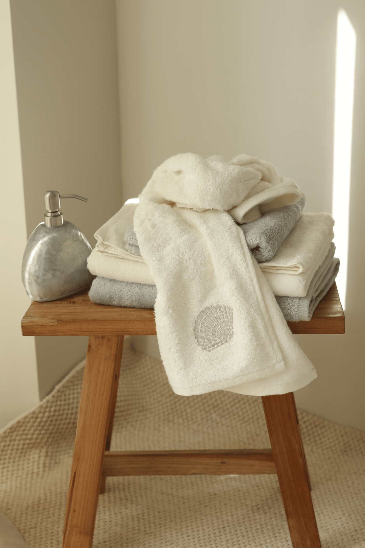 Sedef Bambu Nakışlı Banyo Havlusu 70x140 cm Gri