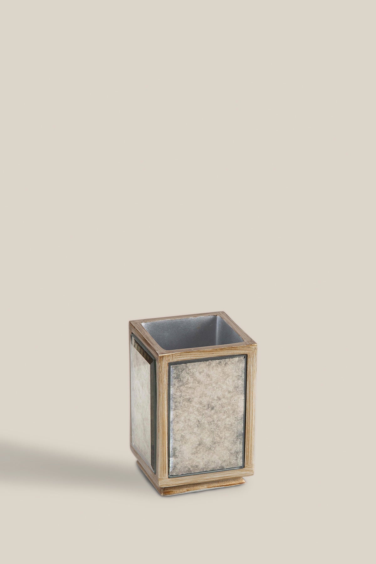 Cara Toothbrush Holder 7x7x10