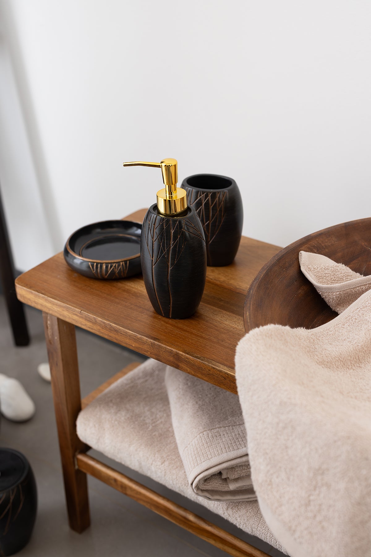 Lioni 5 Piece Bathroom Set