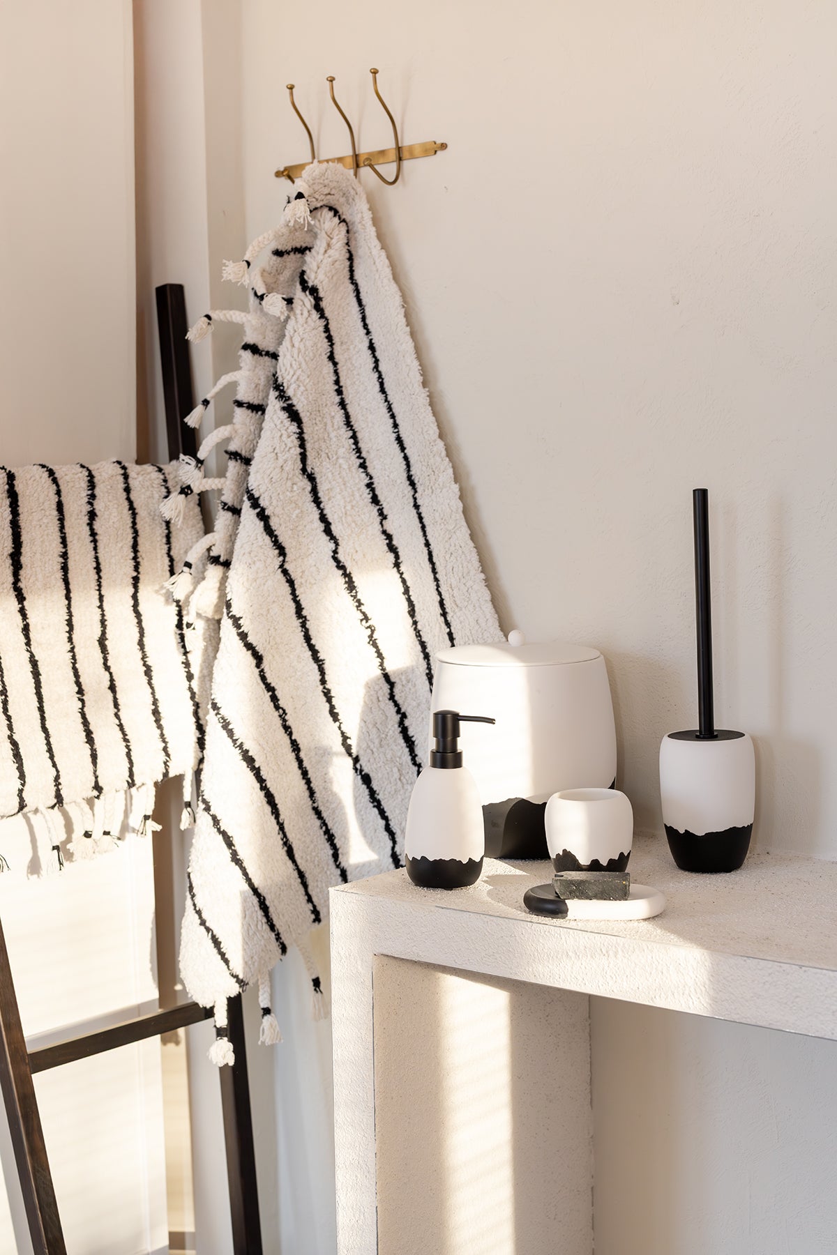 Shadow 5 Parça Banyo Seti Siyah