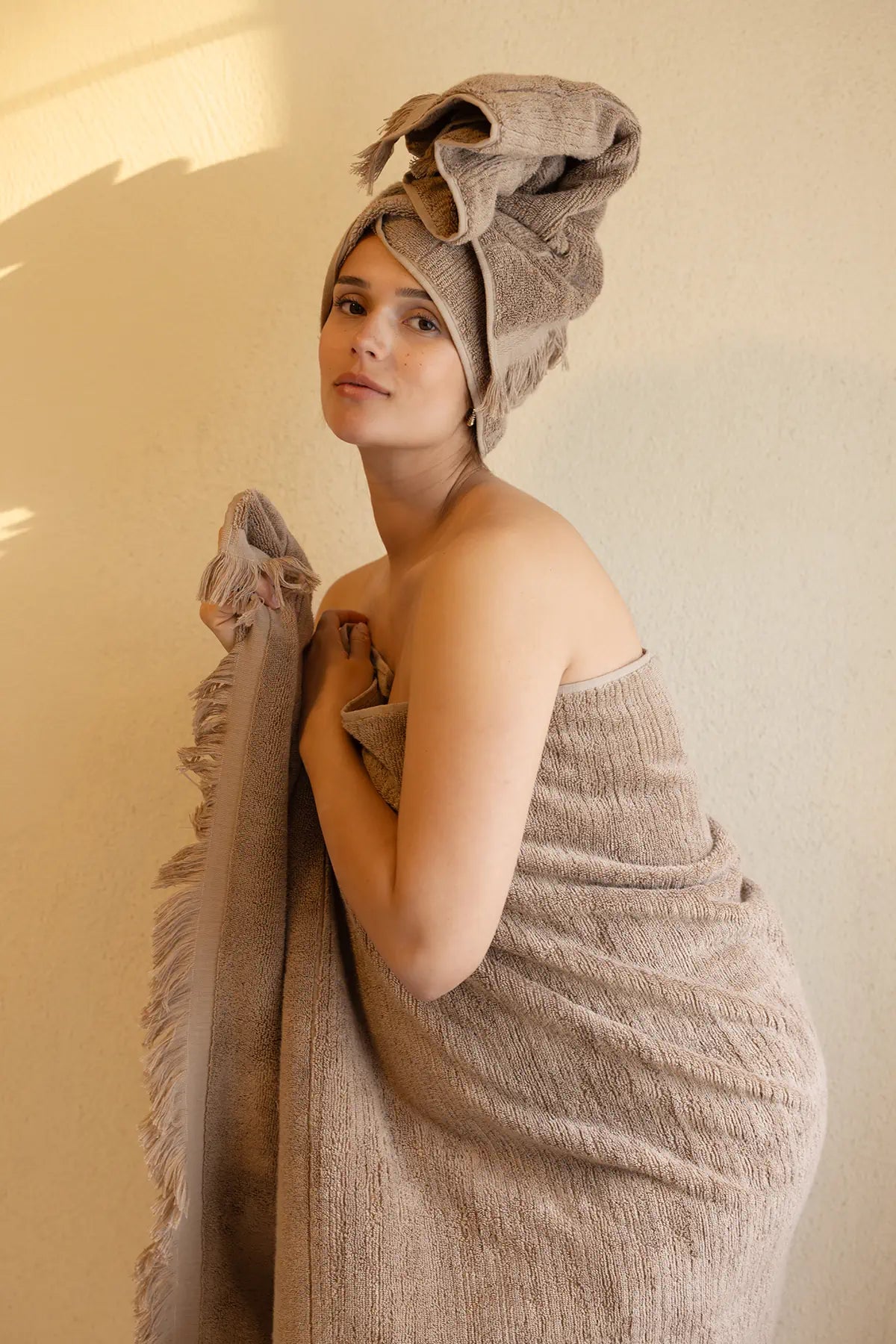 Fiona 100% Cotton Towel 50x90 cm Earth Brown
