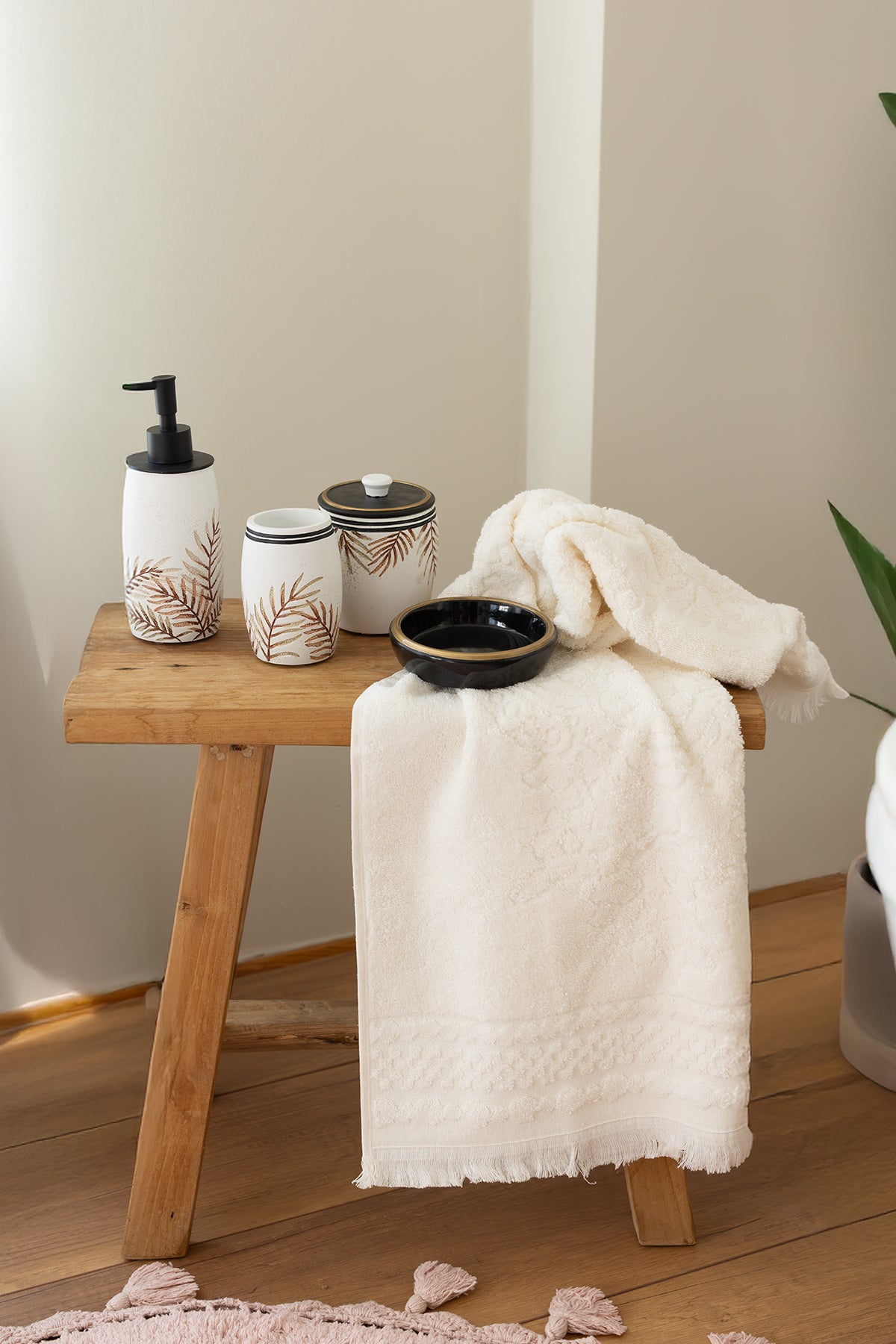 Clover 4 Piece Bathroom Set