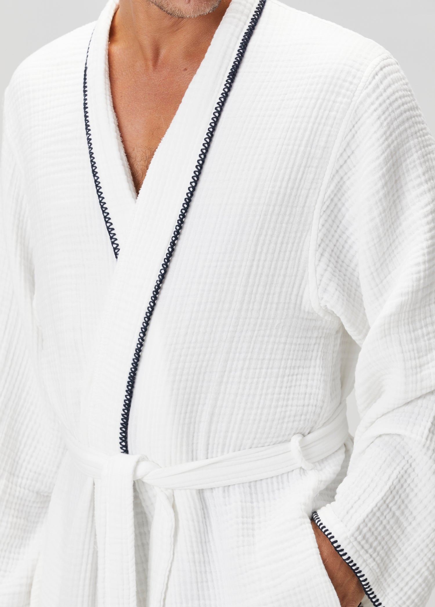 Loom 4 Katlı Müslin Çoban Dikşili Erkek Bornoz Beyaz