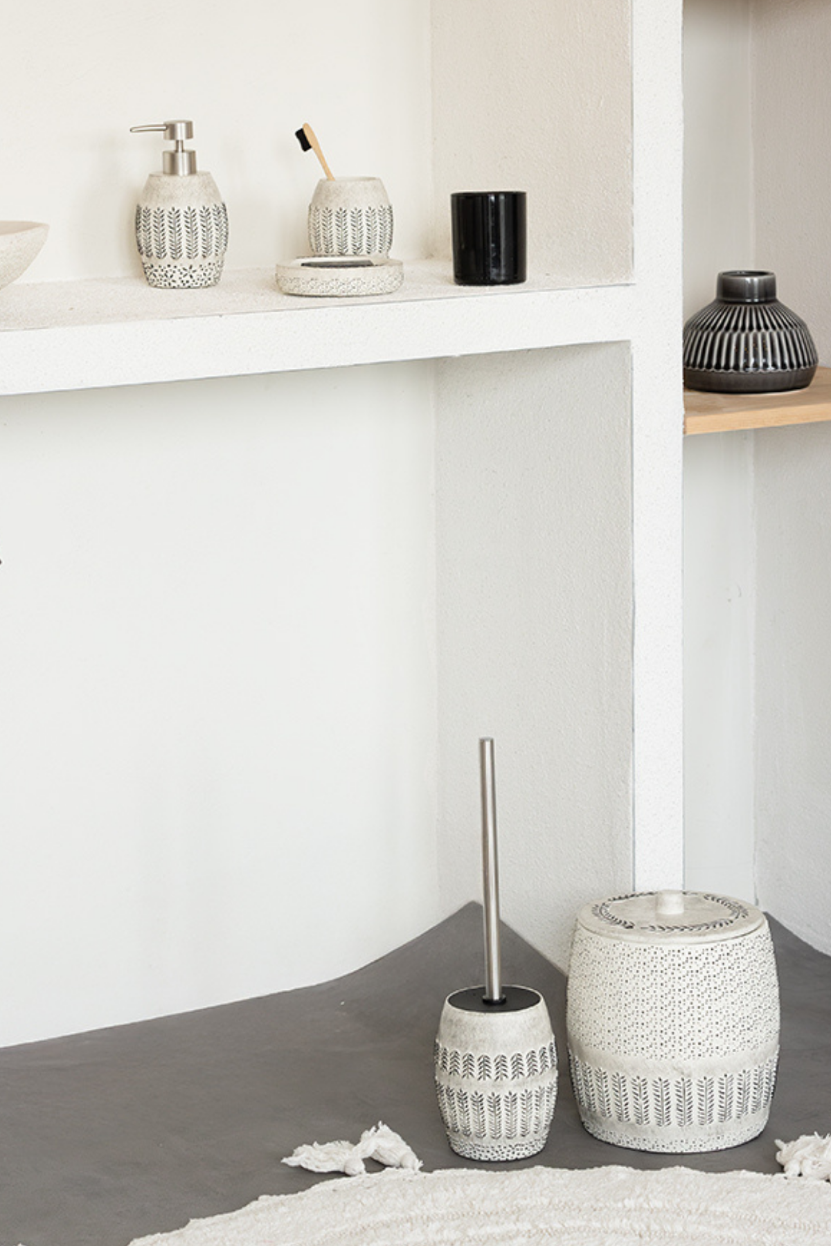 Allesi 5 Piece Bathroom Set Gray