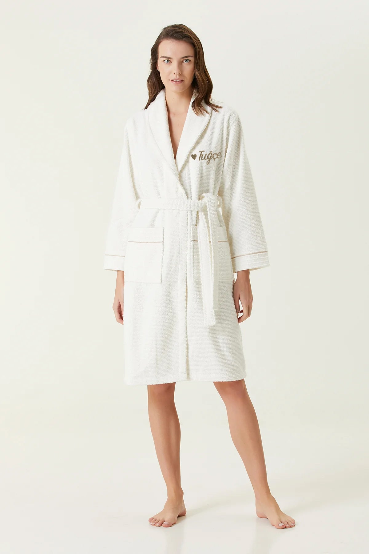 Roya Kişiselleştirilmiş Nakışlı Kadın Bornoz Ekru