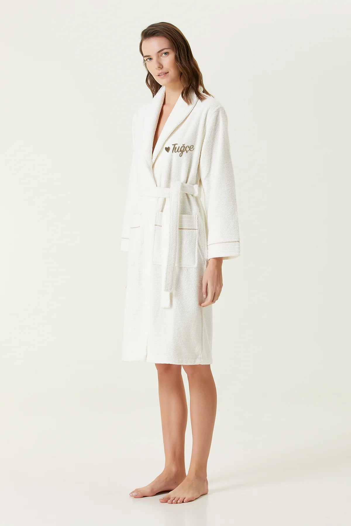 Roya Kişiselleştirilmiş Nakışlı Kadın Bornoz Ekru