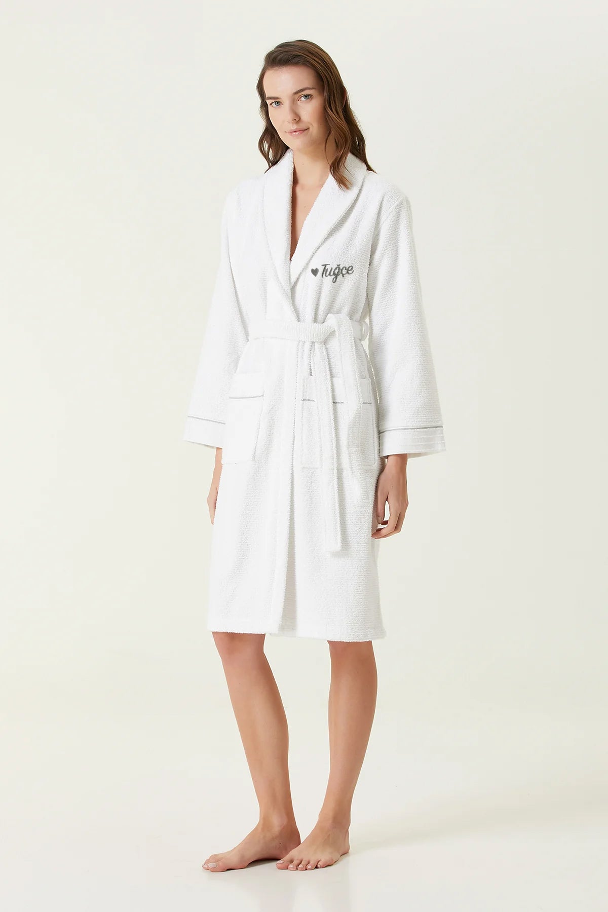 Roya Kişiselleştirilmiş Nakışlı Kadın Bornoz Beyaz