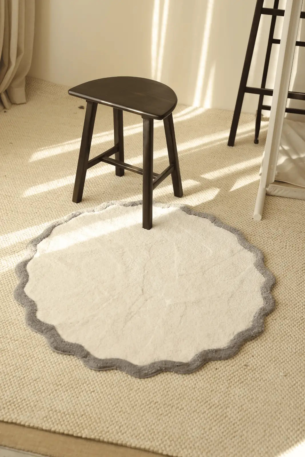Scallop Round Bamboo Bath Mat 90x90 Grey