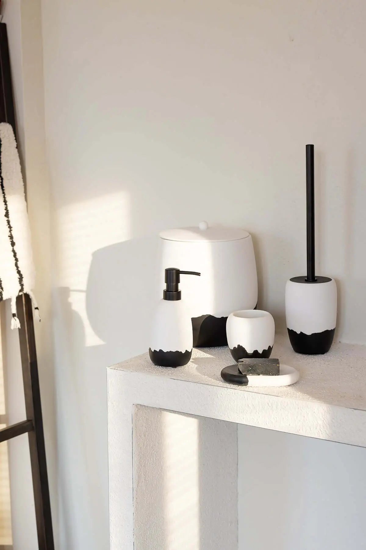 Shadow 5 Parça Banyo Seti Siyah