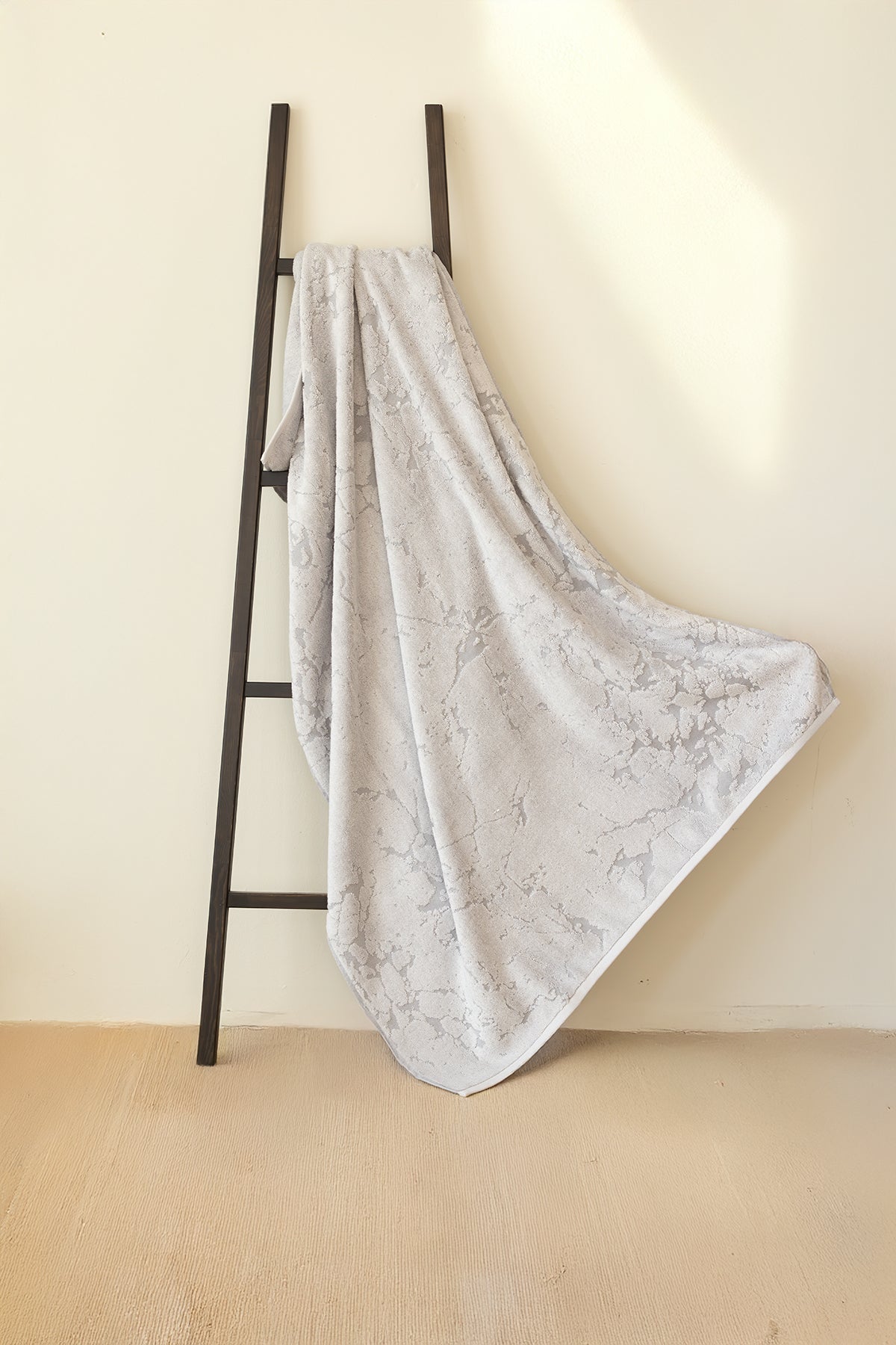 Marble %100 Pamuk Jakarlı Büyük Banyo Havlusu 90x150 cm Gri