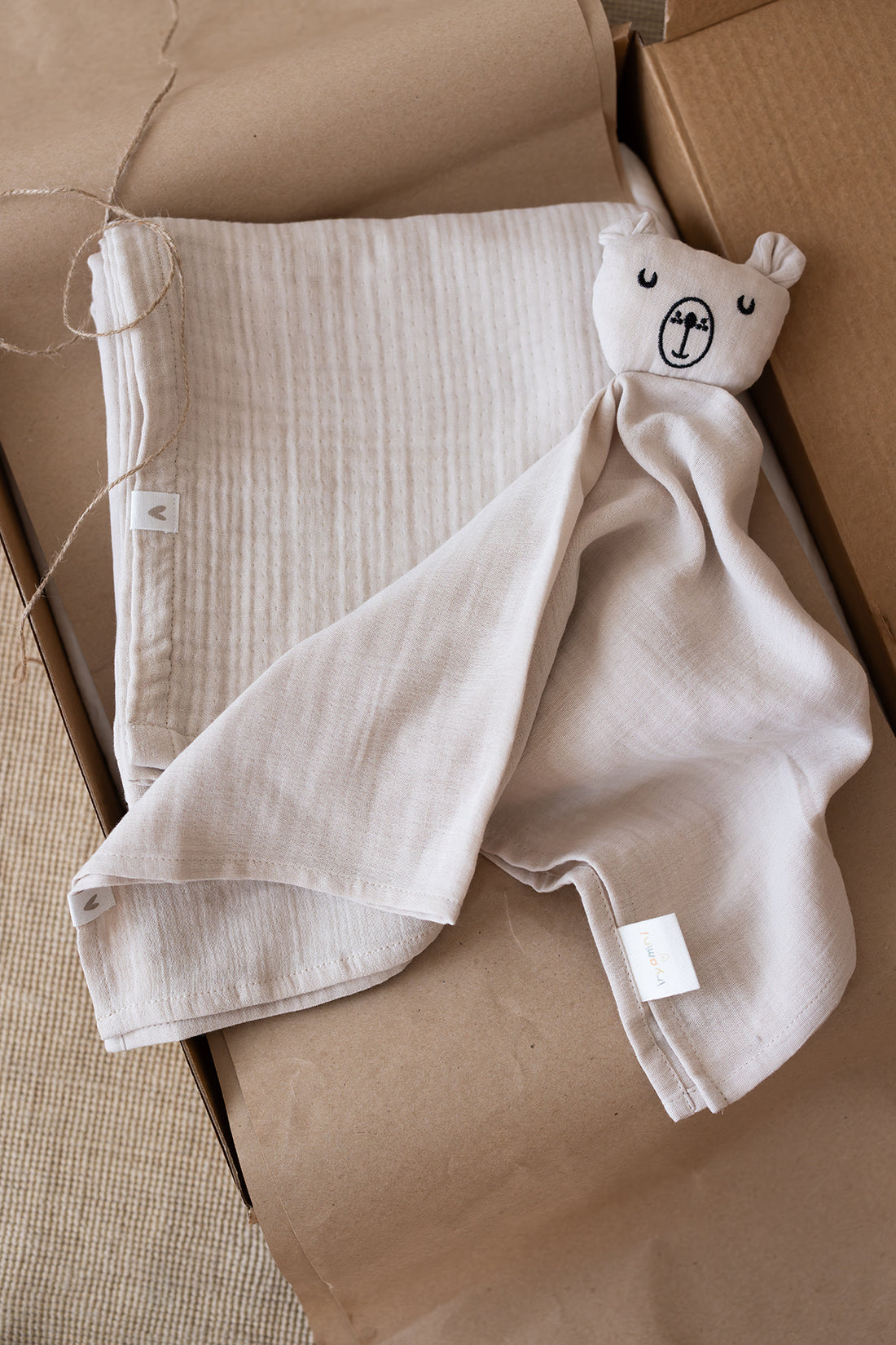 Tiny Bear 2-Piece Organic Cotton Newborn Gift Set Beige | Sleep Companion, Muslin Blanket