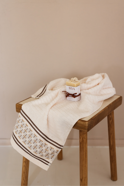 Olwen Yüz Havlusu 50x90 cm Ekru