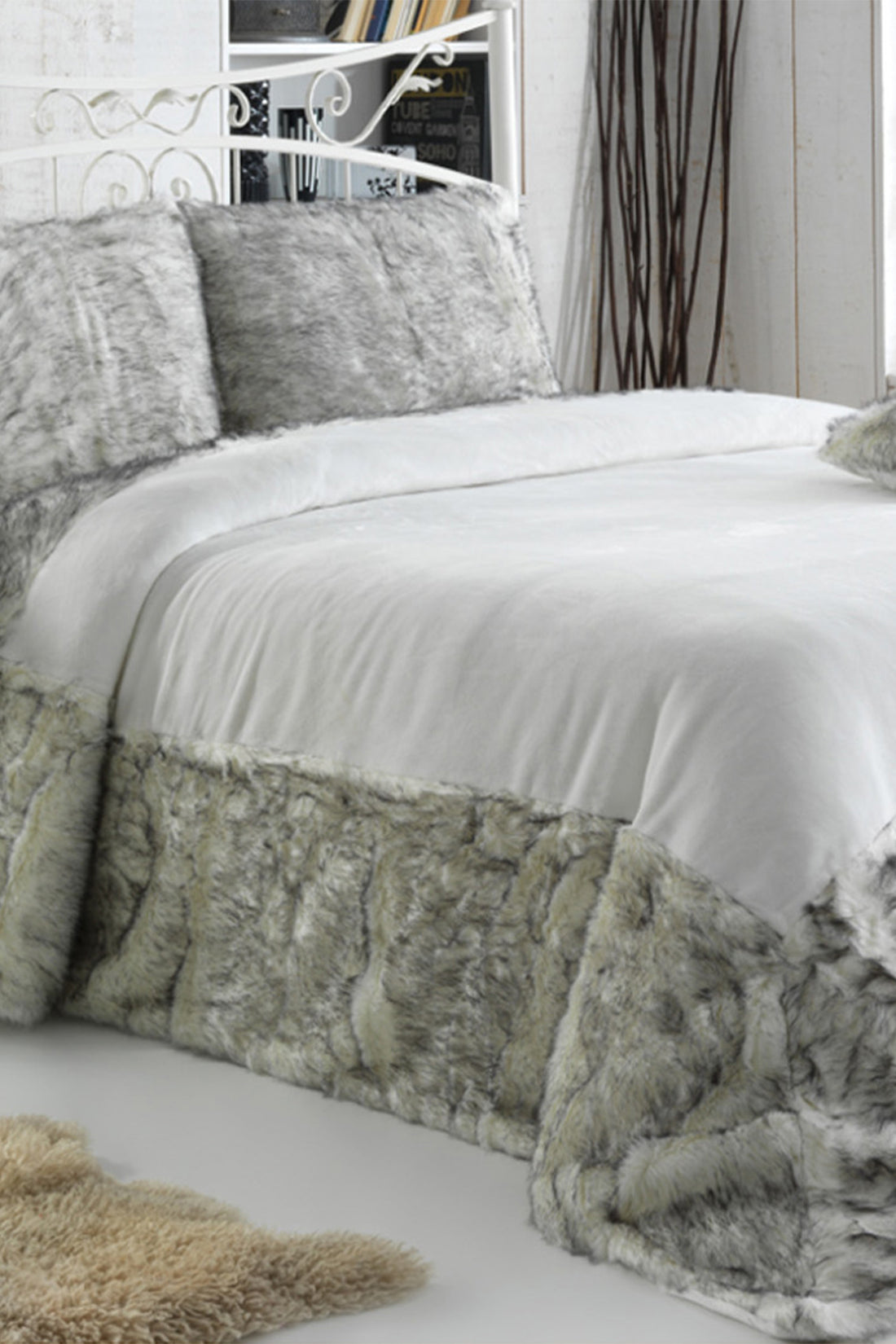 Ruled Double Fur Bedspread White