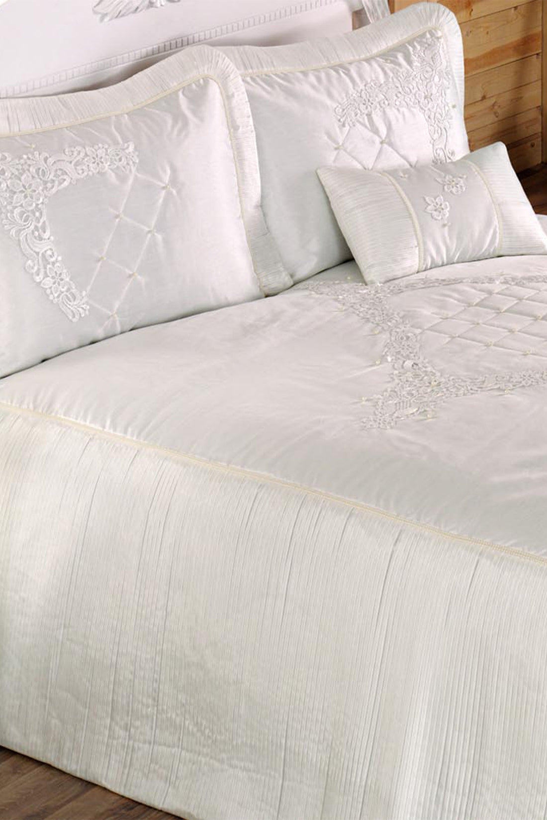 Almina Double Bedspread Ecru