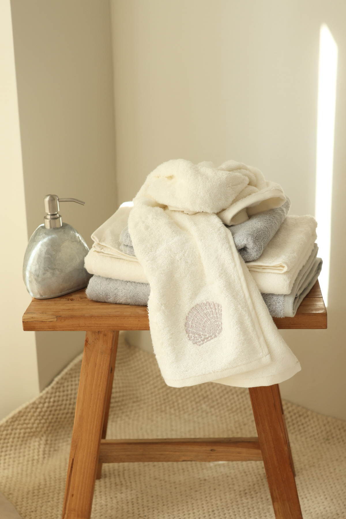 Sedef Bambu Nakışlı El Havlusu 50x90 cm Ekru