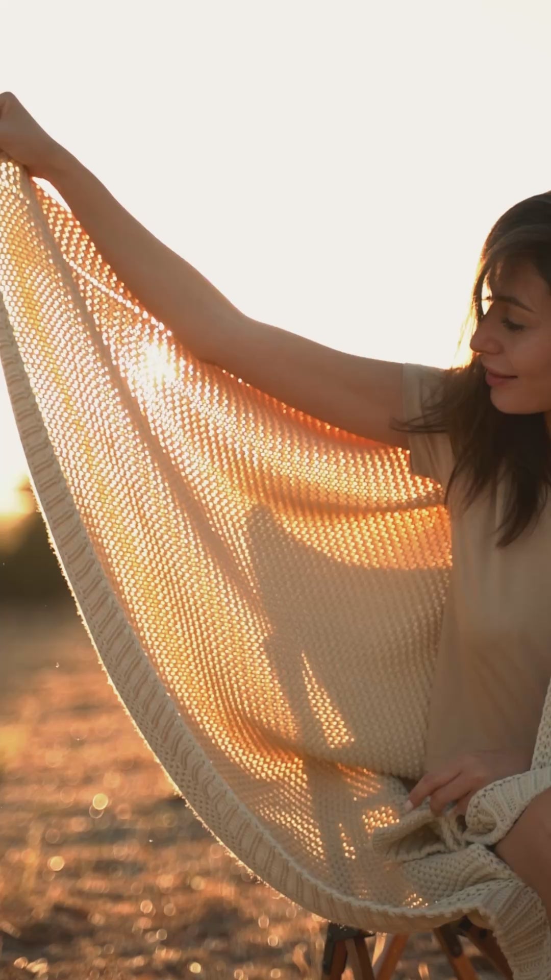 Load video: Sage Knitted Blanket 130x170 Mint